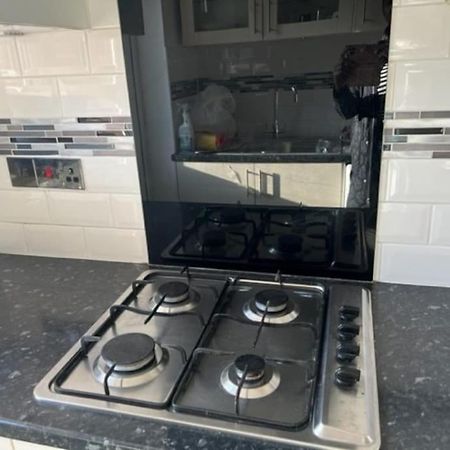 3 Bedroom Mid Terraced House Grays Экстерьер фото