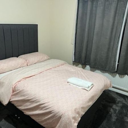 3 Bedroom Mid Terraced House Grays Экстерьер фото