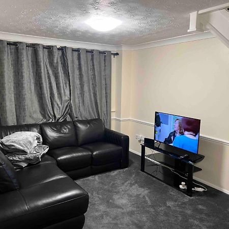 3 Bedroom Mid Terraced House Grays Экстерьер фото