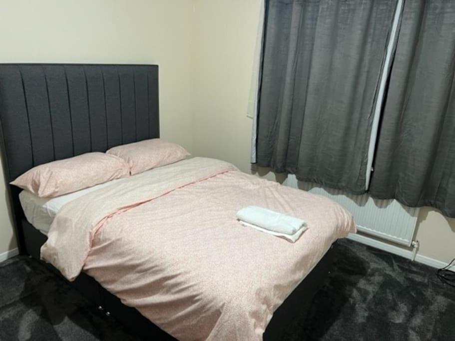 3 Bedroom Mid Terraced House Grays Экстерьер фото
