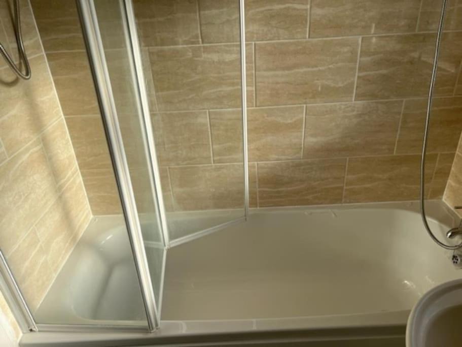 3 Bedroom Mid Terraced House Grays Экстерьер фото